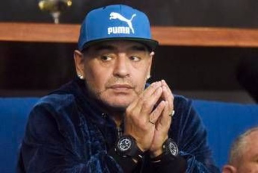 Maradona, i medici ignorarono i 'segnali d'allarme' prima della morte: l'accusa di un testimone in tribunale Maradona, i medici ignorarono i 'segnali d'allarme' prima della morte: l'accusa di un testimone in tribunale