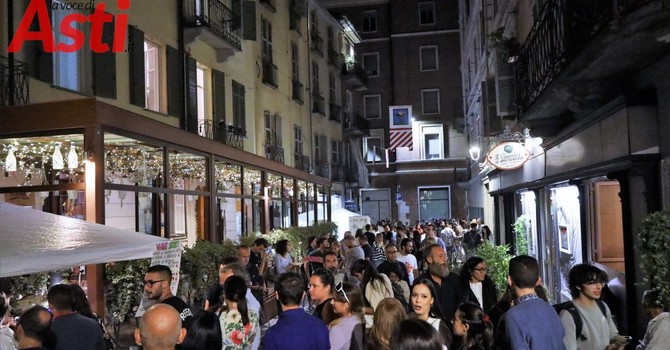 Folla a Wine Street Folla a Wine Street