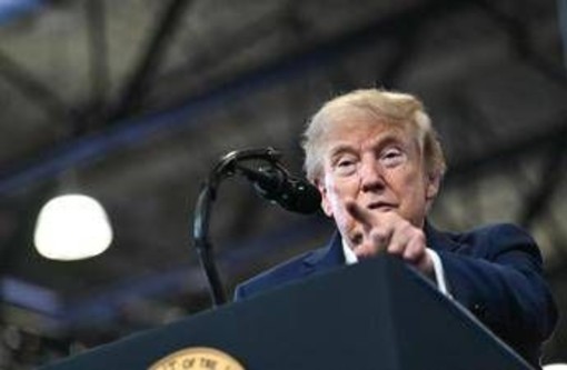 Trump e la mappa con lo Stretto di Hormuz: "Nuovo territorio Usa". Ira di Teheran: "Illusione che correggeremo"
