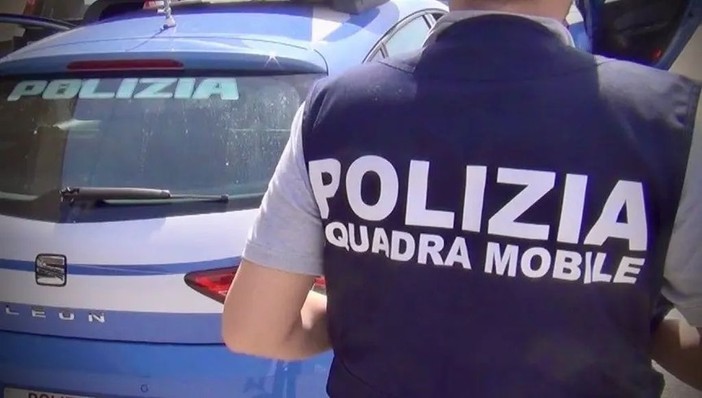 Sequestrato e picchiato per costringerlo a dare denaro, 9 arresti a Brescia Sequestrato e picchiato per costringerlo a dare denaro, 9 arresti a Brescia