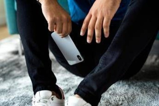 Francia, Corte Costituzionale boccia divieto uso social per i minori under 15