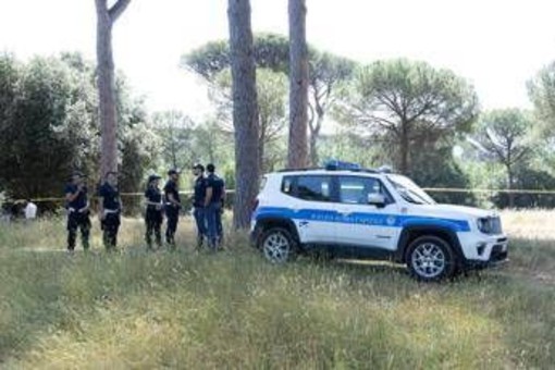 Donna e bimba morte a Villa Pamphili, segnalazioni dopo le foto dei tatuaggi