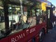 Roma, autista lo richiama: &quot;Non si fuma sul bus&quot;. Passeggero attacca con una sega