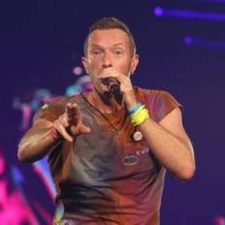 &quot;Mandate amore alla famiglia di Kirk&quot;, Chris Martin e i Coldpaly fischiati dai fan