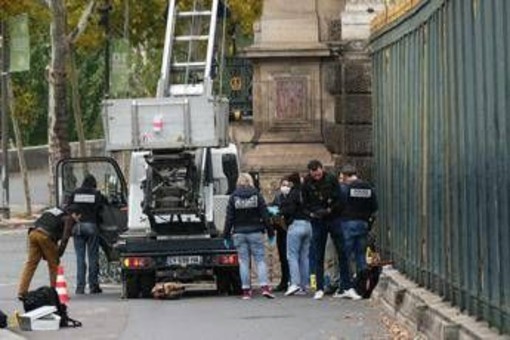 Louvre riapre ai visitatori. Darmanin: &quot;Furto dà immagine pessima della Francia&quot;