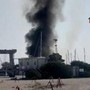Incendio in un rimessaggio di barche a Ostia, alta colonna di fumo sul litorale romano