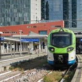 Milano, giovane investita da treno a Porta Garibaldi: solo lievi ferite Milano, giovane investita da treno a Porta Garibaldi: solo lievi ferite