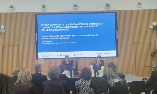 Intesa Sanpaolo, piano da 20 mld per la crescita di piccole imprese e territori Intesa Sanpaolo, piano da 20 mld per la crescita di piccole imprese e territori
