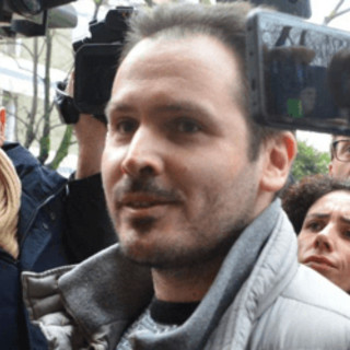 Garlasco, i consulenti di Sempio: "Il killer di Chiara Poggi indossa scarpe taglia 40. Impronta 33? Non è di Andrea"