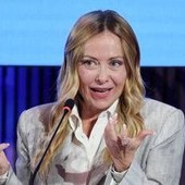 Caro carburanti, Meloni: "Pronti a intervenire con accise mobili. Spero si possa ripristinare price cap"