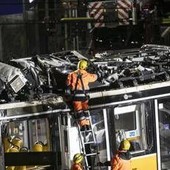 Tram deragliato a Milano, conducente indagato per disastro ferroviario Tram deragliato a Milano, conducente indagato per disastro ferroviario