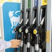Eni estende il tetto al prezzo dei carburanti per tutto l'anno Eni estende il tetto al prezzo dei carburanti per tutto l'anno