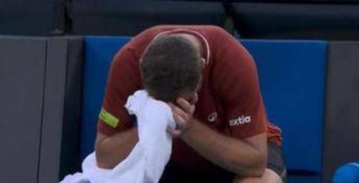 Gaston in lacrime contro Sinner, perché si è ritirato e i 'fantasmi' di Cobolli e Darderi