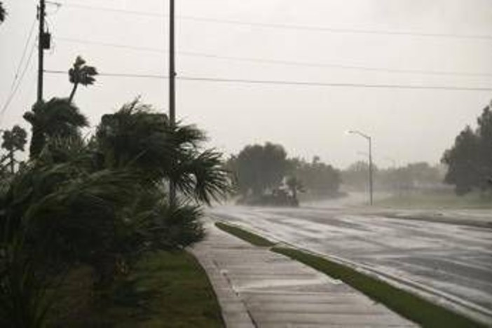 Uragano Isaias tocca terra: in migliaia senza elettricità in Alabama, Florida e Georgia