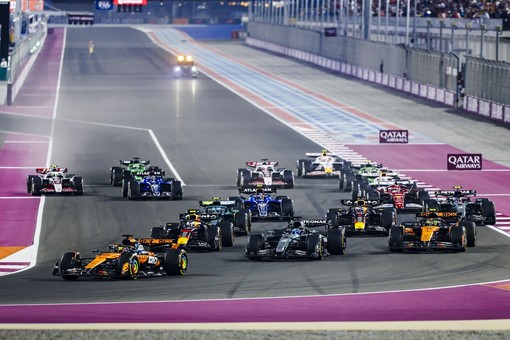 Piastri vince la sprint in Qatar e tiene aperta la lotta per il titolo