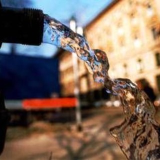 Caldo, urologi: &quot;Idratarsi anche per prevenire cistiti e calcoli&quot;