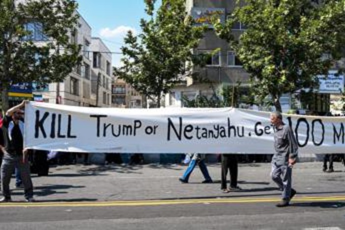 Iran avverte gli Usa: "Negoziati non inizieranno sotto minaccia" Iran avverte gli Usa: "Negoziati non inizieranno sotto minaccia"