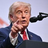 Nuovo affondo di Trump: "Popolarità Meloni bassa perché ha abbandonato gli Stati Uniti" Nuovo affondo di Trump: "Popolarità Meloni bassa perché ha abbandonato gli Stati Uniti"