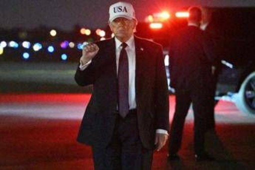 Iran, Trump: "Eliminati 48 leader in un colpo solo"