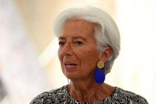 Lagarde a sorpresa visita il mercato di Firenze: "Prezzi del cibo ancora troppo alti" Lagarde a sorpresa visita il mercato di Firenze: "Prezzi del cibo ancora troppo alti"