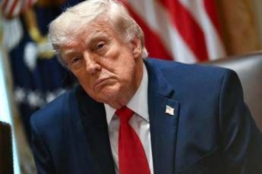 Iran, Trump: "E' ora di fare un accordo". Pressing Usa su Hormuz ma "nessuna revoca sanzioni a Teheran" Iran, Trump: "E' ora di fare un accordo". Pressing Usa su Hormuz ma "nessuna revoca sanzioni a Teheran"