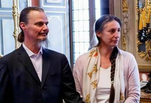 Famiglia nel bosco, Nathan e Catherine: "Decisione del Tribunale ci spezza il cuore" Famiglia nel bosco, Nathan e Catherine: "Decisione del Tribunale ci spezza il cuore"