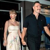 Taylor Swift e Travis Kelce si sposano, il romantico annuncio della cantante