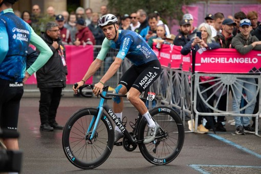 Tronchon vince in volata la 10^ tappa della Vuelta, Mas resta leader