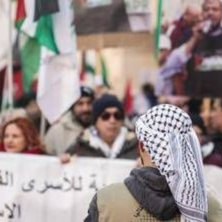 "Vergogna, fuori i sionisti dal corteo": insulti a cronista Il Giornale al corteo Pro Pal di Milano "Vergogna, fuori i sionisti dal corteo": insulti a cronista Il Giornale al corteo Pro Pal di Milano