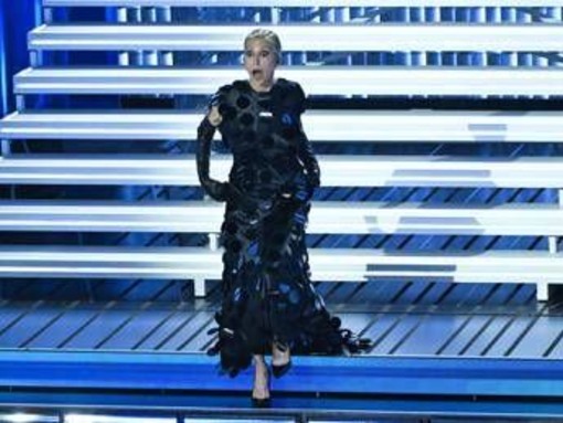 Sanremo, Rai avvia verifiche su caso 'Animali notturni' di Malika: titolo spot? Sanremo, Rai avvia verifiche su caso 'Animali notturni' di Malika: titolo spot?