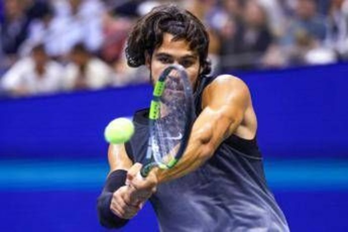 Esordio vincente per Alcaraz a Tokyo, Michelsen ko in tre set: affronterà Arnaldi al 2° turno Esordio vincente per Alcaraz a Tokyo, Michelsen ko in tre set: affronterà Arnaldi al 2° turno