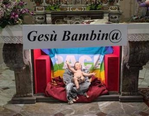 Gesù è una bambina nel presepe, Don Vitaliano: "Dio si incarna anche nelle donne" Gesù è una bambina nel presepe, Don Vitaliano: "Dio si incarna anche nelle donne"