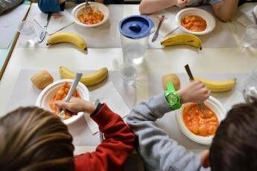 Milano, malore per 12 bimbi della scuola primaria durante pranzo in mensa