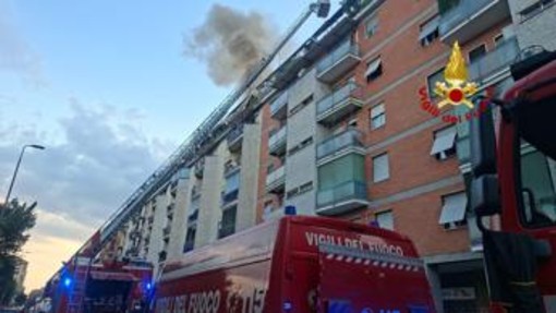 Milano, incendio in appartamento: due morti e diversi intossicati Milano, incendio in appartamento: due morti e diversi intossicati