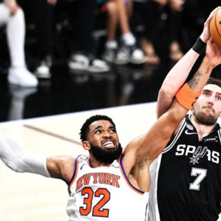 Wemby sbaglia, i Knicks fanno 13 di fila e vanno sul 2-0 alle Finals Nba