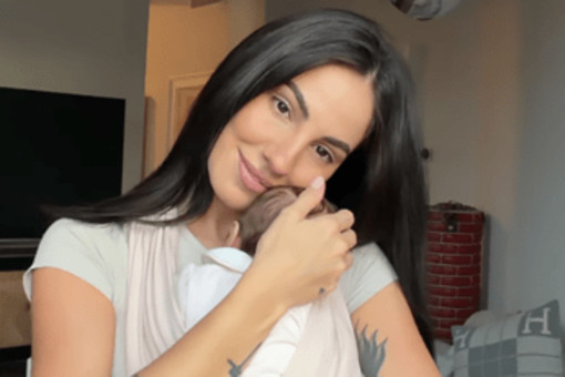 Giulia De Lellis, la vita da neo mamma: "Mi sento in colpa quando devo allontanarmi" Giulia De Lellis, la vita da neo mamma: "Mi sento in colpa quando devo allontanarmi"