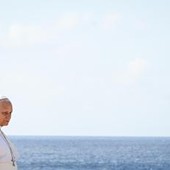 Papa Leone XIV varca la Porta d'Europa a Lampedusa: "Più delle parole contano i gesti, mondo sia più umano" Papa Leone XIV varca la Porta d'Europa a Lampedusa: "Più delle parole contano i gesti, mondo sia più umano"