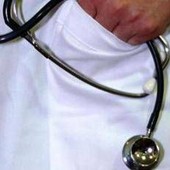 "Ti guarisco io", ma il tumore non c'era: finto medico condannato per omicidio