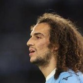 Guendouzi, esordio da favola con il Fenerbahce e super gol contro il Galatasaray Guendouzi, esordio da favola con il Fenerbahce e super gol contro il Galatasaray