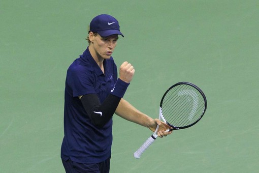 Sinner piega Auger-Aliassime, finale con Alcaraz all’Us Open