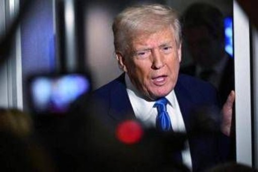 Dazi, Trump: &quot;Non disponibile a ritirare tariffe 145% contro Cina&quot;