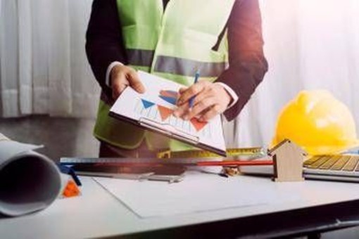 Istat: Pil invariato su trimestre precedente, dato tendenziale +0,8%. Crescita retribuzioni ancora inferiore a inflazione