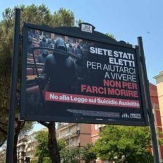 Fine vita, affissioni choc 'Pro Vita &amp; Famiglia': &quot;Parlamentari non siano boia&quot;