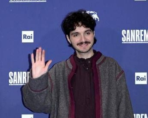 Sanremo 2026, Mazzariello con 'Manifestazione d'amore': chi è l'artista delle Nuove Proposte
