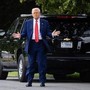 Stop viaggi in Usa, Trump firma divieto per 12 Paesi: perché e cosa sappiamo
