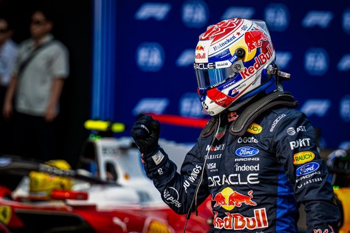 Verstappen centra la pole per la sprint di Singapore, Leclerc in seconda fila Verstappen centra la pole per la sprint di Singapore, Leclerc in seconda fila