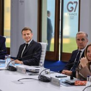 Meloni: "G7 importante, con Trump rapporto immutato". I leader compatti su sostegno a Ucraina