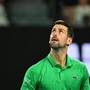 Djokovic, il rito all'Australian Open: "Ogni giorno abbraccio un fico brasiliano nei giardini di Melbourne, mi cura"