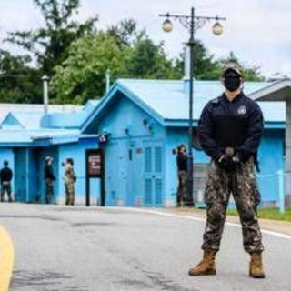 Nordcorea, 20 ore per superare la zona demilitarizzata: la fuga da film