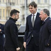 Ucraina-Russia, Zelensky al tavolo con gli inviati di Trump: "Guerra continuerà"